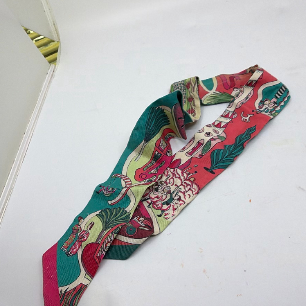 Hermès Les Nouveaux Amoureux de Paris Red Silk Twill Scarf - Picture 5 of 5